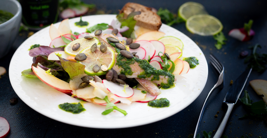 Salade printanière à la truite fumée